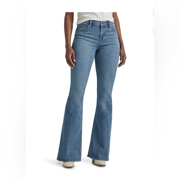 Lee® Women's Legendary Flare Jean Size 6 Short - Picture 1 of 13